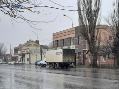 В одном из центральных переулков города запретили стоянку грузового транспорта