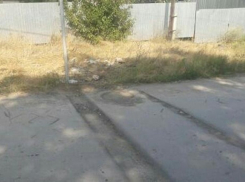 Дорожные службы сделали ямы в асфальте для лежачих полицейских и забыли про них