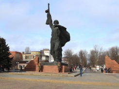 «Будет ли сохранен исторический облик?»: в Шахтах реставрируют площадь Солдата  