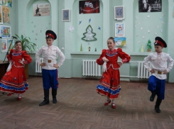 Казачьими песнями и фланкировкой шашками отметили шахинцы Старый Новый год