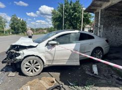 Два человека пострадали в жесткой аварии в Шахтах 