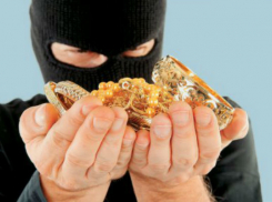 Шахтинец украл драгоценности у соседки