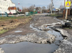 Жители Азовской улицы в Шахтах много лет страдают от постоянных затоплений