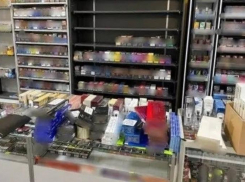 У предпринимателя из Шахт изъяли 2700 пачек поддельных сигарет 