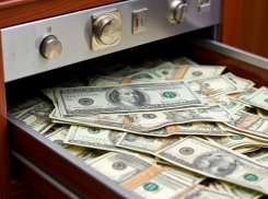 Мужчина украл 60 тысяч рублей во время подработки у знакомого в Шахтах