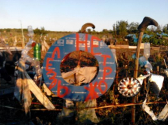 Креативный забор появился на окраине поселка Артем в Шахтах