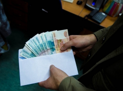 В Шахтах на взятке в 150 000 рублей поймали начальника уголовного розыска полиции