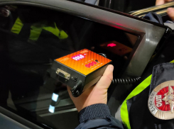 Чем темнее, тем опаснее: сотрудники шахтинской Госавтоинспекции провели проверки уровня тонировки автомобилей