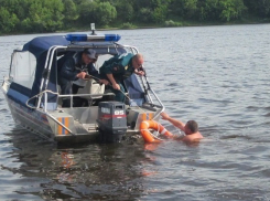 Спасатели пришли на помощь тонувшему в Дону шахтинцу