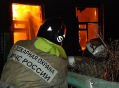 В Шахтах при пожаре задохнулась пенсионерка