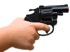 В Шахтах ребенок выстрелили из пистолета себе в голову