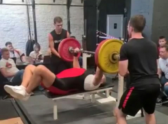 Шахтинец Геннадий Хорошаев установил очередные мировые рекорды по жиму штанги