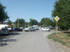 Двухлетняя девочка пострадала при столкновении иномарок в Шахтах