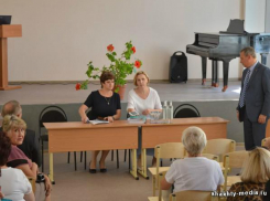 В шахтинских школах дети будут учиться только в первую смену, - министр