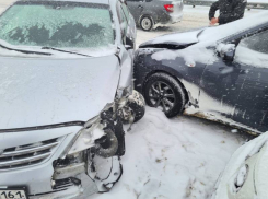  На подъезде к Шахтам столкнулось 15 автомобилей