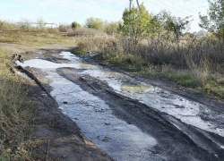 Жители переулка Ермакова в Шахтах страдают от прорыва канализации