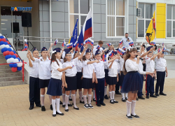 Занятия по строевой подготовке и в казачьем конном клубе: в 48 шахтинской школе открыт кадетский класс 