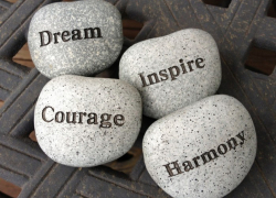 Овны, не спешите: в воскресенье полностью доверьтесь звездам