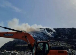 На мусорном полигоне в районе Красина в Шахтах загорелись отходы