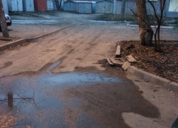Неделю течет канализация в Шахтах