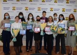 Десять наиболее одаренных студентов получили стипендии думы и администрации