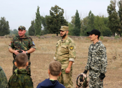 Штурм высоты с условным противником: казаки общества «Александровск-Грушевское» провели боевую тренировку в полевых условиях