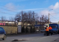 В Шахтах латают дороги по новым технологиям