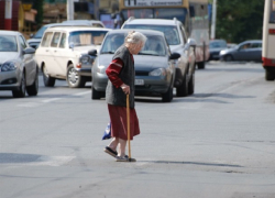 Под колеса «Рено» попала 70-летняя шахтинка