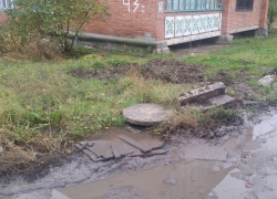 «Мы вынуждены ходить по болотам и ездить в окружении чудо-веток», - возмущена качеством ремонта жительница Шахт
