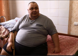 300-киллограммовый житель Шахт стал затворником из-за своего веса