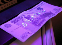 В Шахтах 2 судебных приставов  попали под следствие за взятку