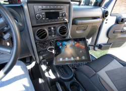 Шахтинец не захотел расплачиваться за проезд и украл планшет 