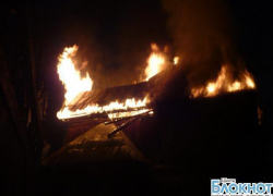 В Шахтах загорелся жилой дом