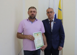 Шахтинцев наградили за общественно-полезную деятельность