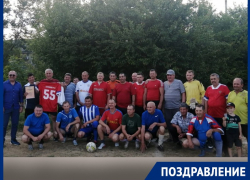 Ветераны шахтинского футбола снова в строю: на Машзаводе прошел турнир