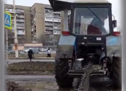 На пересечении улиц Текстильная и Индустриальная устранен порыв водовода