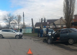 Выехала на встречку и протаранила два автомобиля девушка на «Киа» в Шахтах