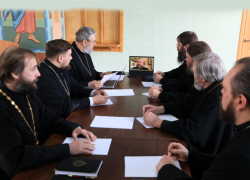 Шахтинские священнослужители решили оказывать беженцам помощь духовную