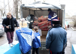 В пункт размещения беженцев передали новую партию гуманитарной помощи