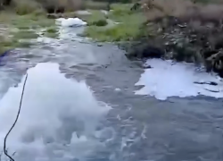 Мощный порыв воды в посёлке Красный: шахтинцы остались без водоснабжения