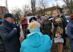 У жителей города Шахты вновь попытались отобрать футбольное поле под строительство магазина