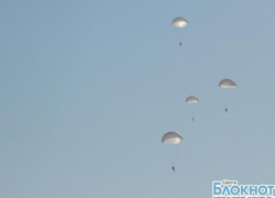 2 августа в Шахтах десантники совершили прыжки с парашютом