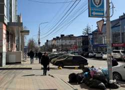 Кучи мусора лежат прямо в центре Шахт