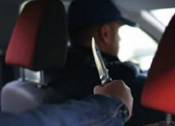 18-летний пассажир изрезал ножом таксиста под Шахтами