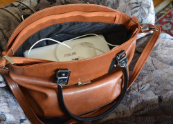 В Шахтах вор украл у продавщицы сумку с деньгами