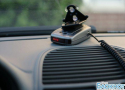 В Шахтах мужчина похитил радар-детектор из припаркованного автомобиля