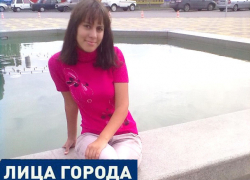 Удивительные цветы из бисера делает шахтинская мастерица