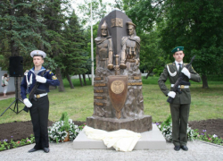 В Александровском парке открыли памятник пограничникам