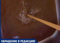 «Ни попить, ни покушать приготовить»: в Шахтах из кранов течет вода ржавого цвета