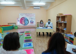 Родителям грудничков, в том числе и со статусом инвалидности, рассказали об особенностях ухода за младенцами